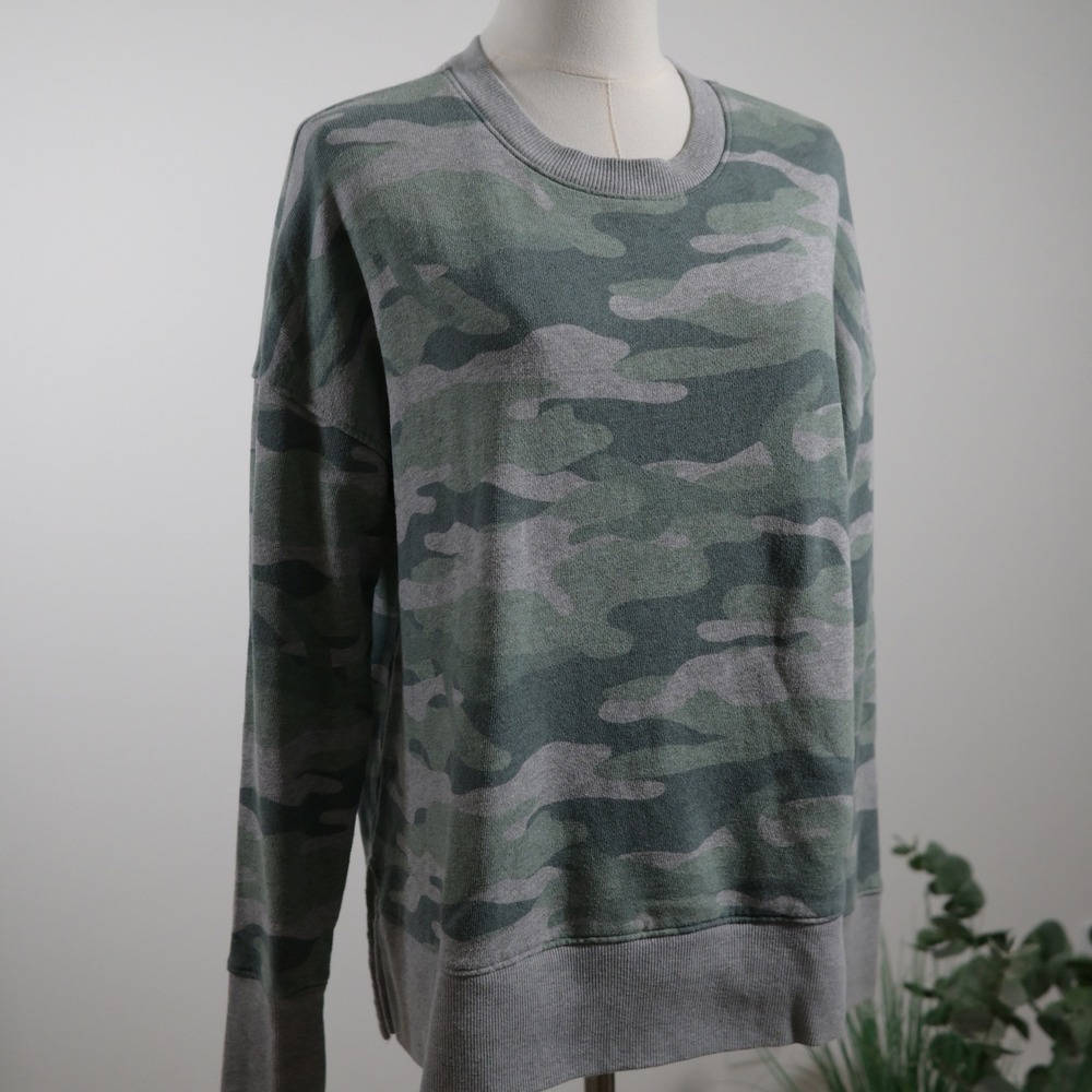 Time and Tru Womens Camo Print French Terry Sweatshirt Green Gray Size M 8-10